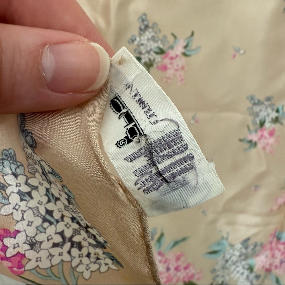 TRUE VINTAGE 100% Silk ECHO Oversized Cream Blue & Pink Floral Scarf - Picture 7 of 9